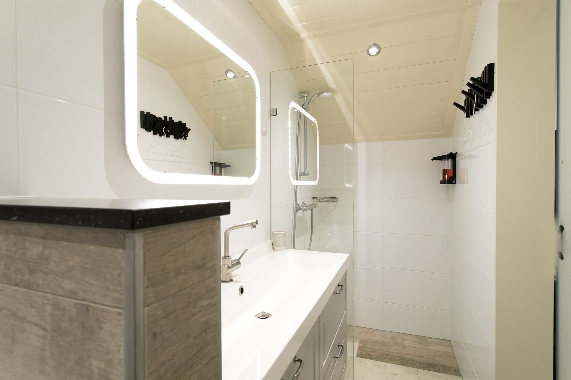 wastafel en douche